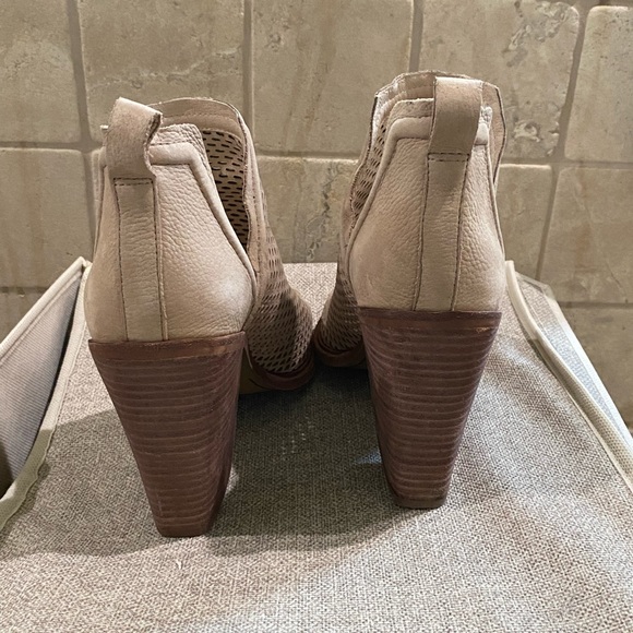 Vince Camuto Bootie - Picture 6 of 7